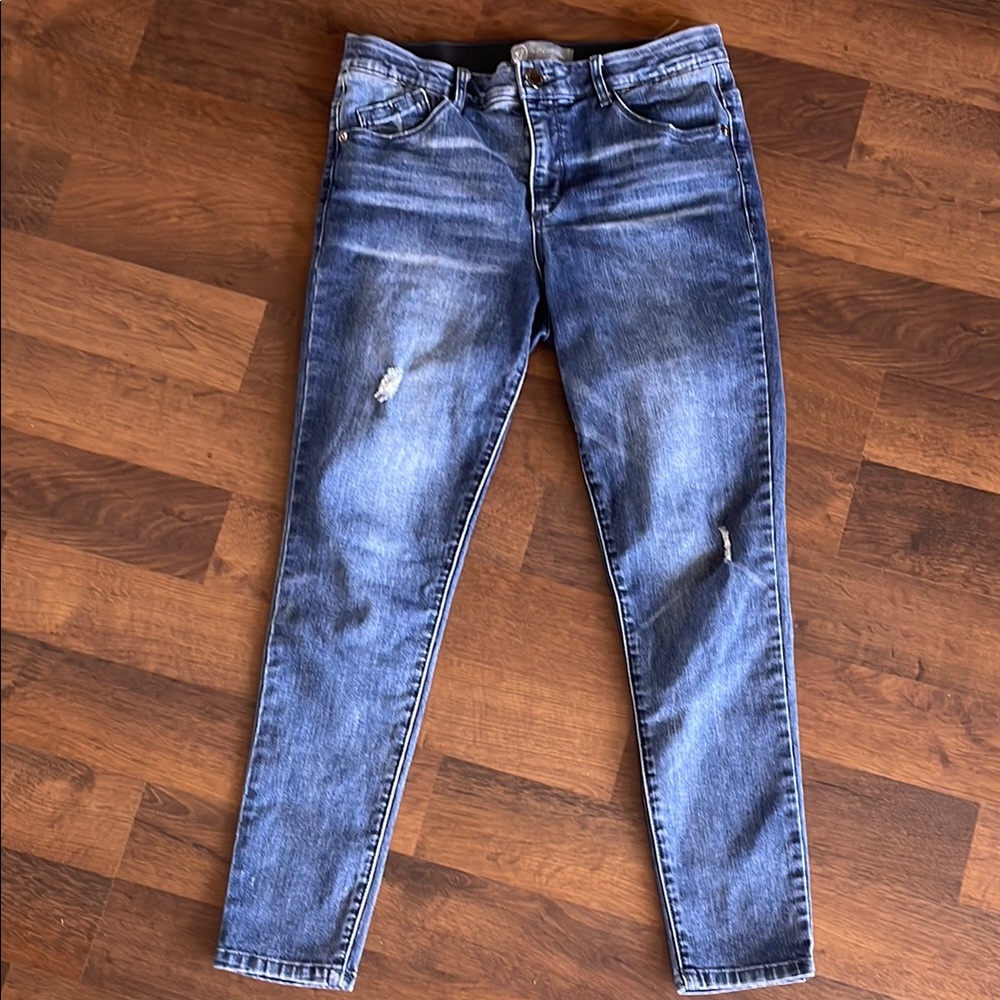 Wit & Wisdom Blue Ankle Cropped Jeans with Distressed Details